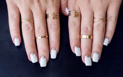 Gold Minimalist Nails
