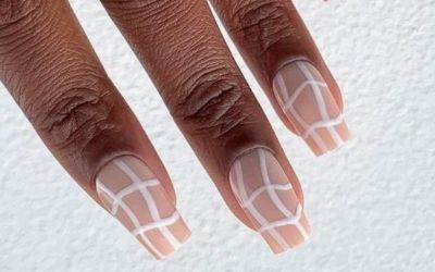 Curvy Lines Nails