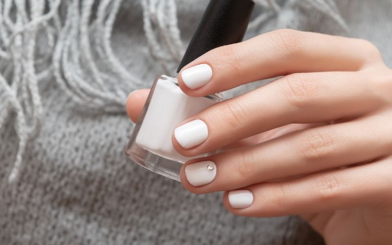 white short nails