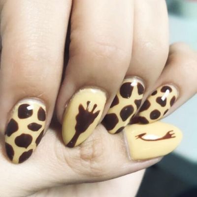 Giraffe Print Nails