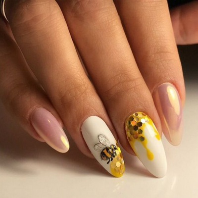 Honeycomb-Textured Yellow Nails