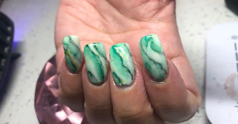 Marble nail design