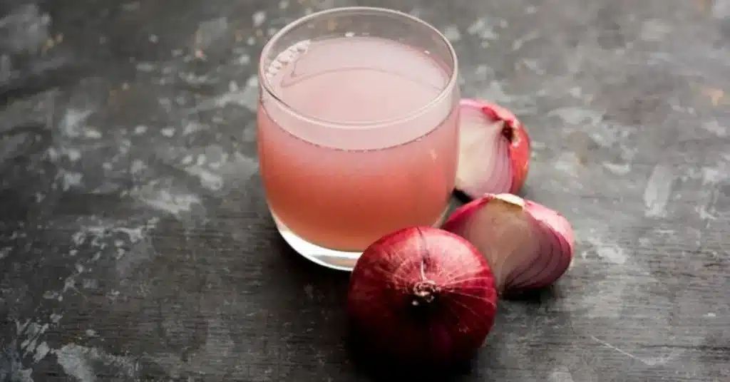 juice in a glass with raw onions